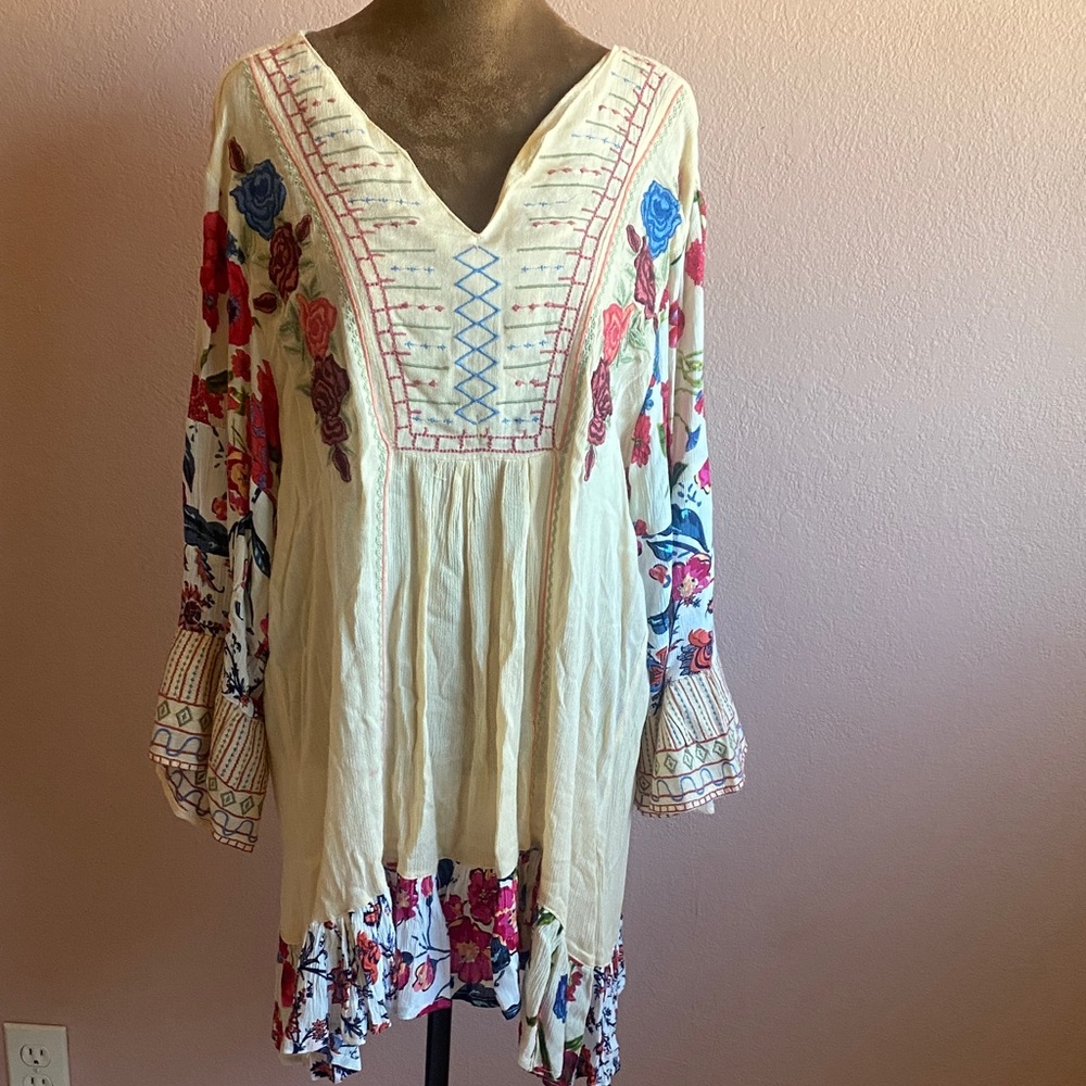 COLLECTIONS ETC. Boho Floral Embroidered Blouse